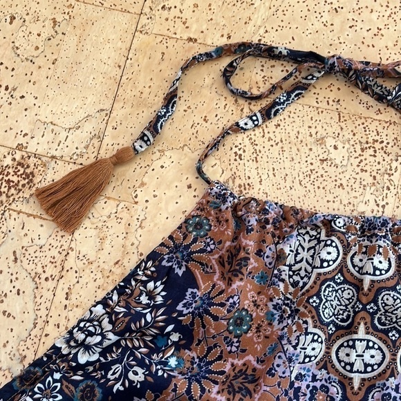 American Eagle Outfitters Tied Halter Crop Top - Picture 3 of 6